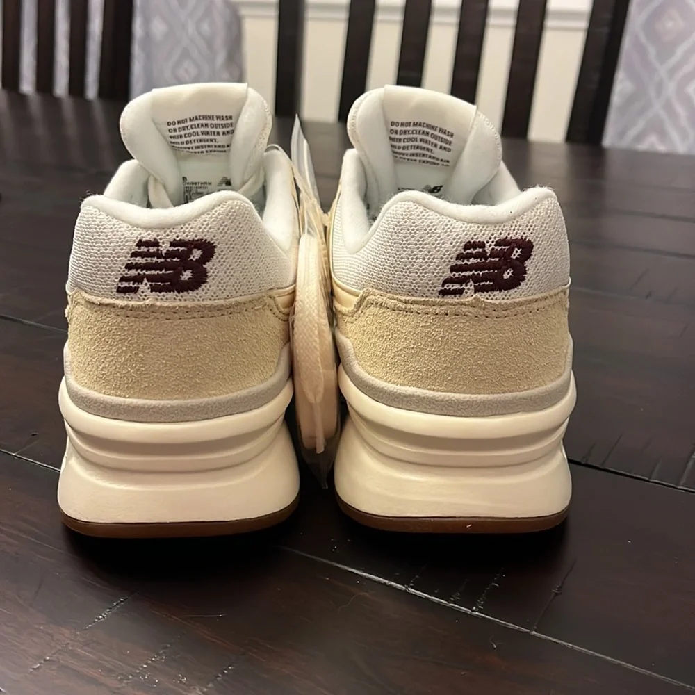 New Balance 997H Classics Shoes Sneakers CW997HRM 997 Womens Size 9.5 / Mens 8